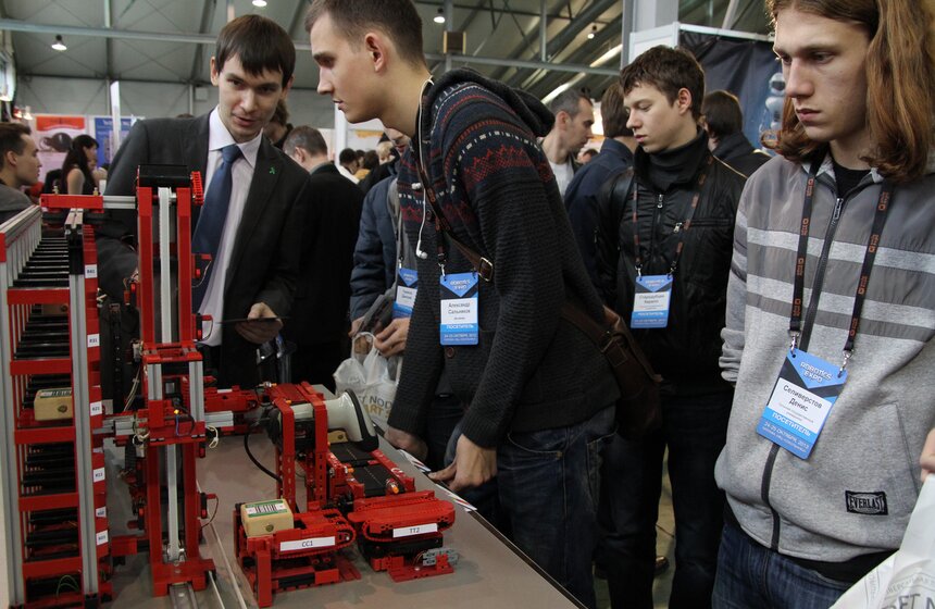 В парке "Сокольники" открылась выставка робототехники 14 фото