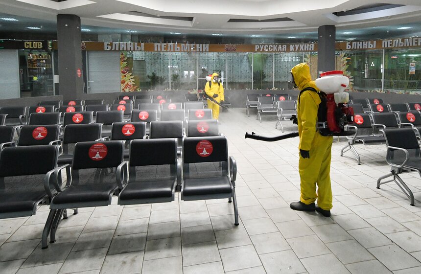 Как провели дезинфекцию Казанского вокзала 16 фото