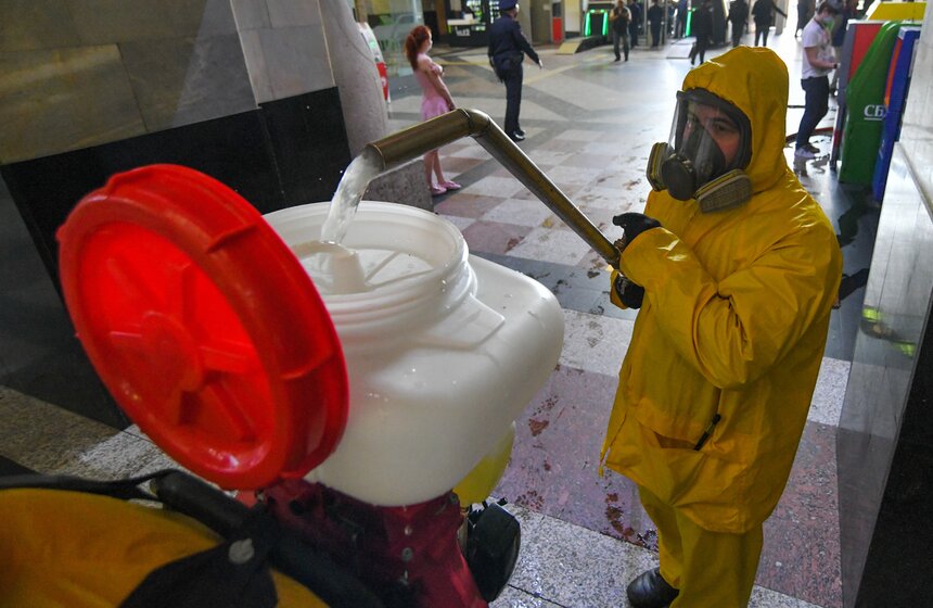 Как провели дезинфекцию Казанского вокзала 6 фото