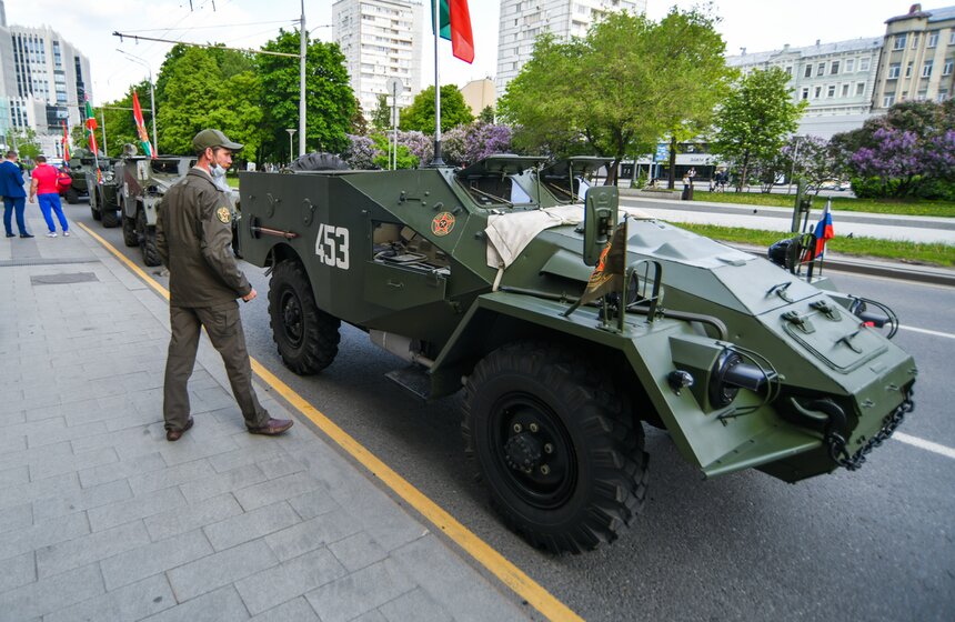 В День пограничника в столице прошел пробег восстановленной бронетехники 9 фото