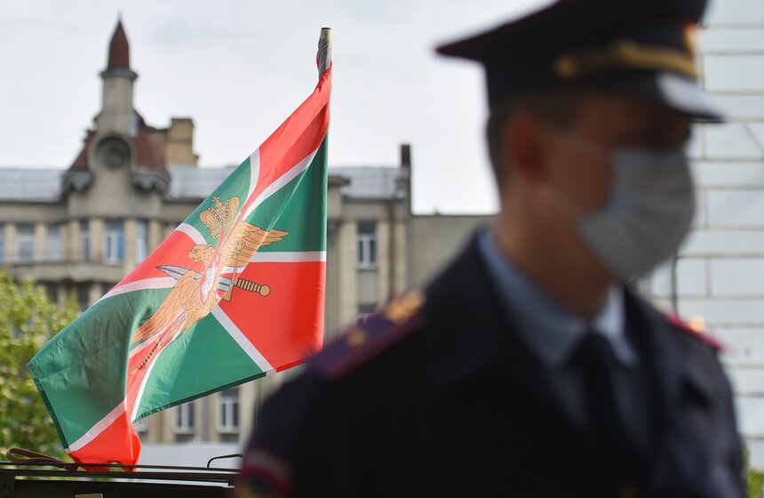 В День пограничника в столице прошел пробег восстановленной бронетехники 5 фото