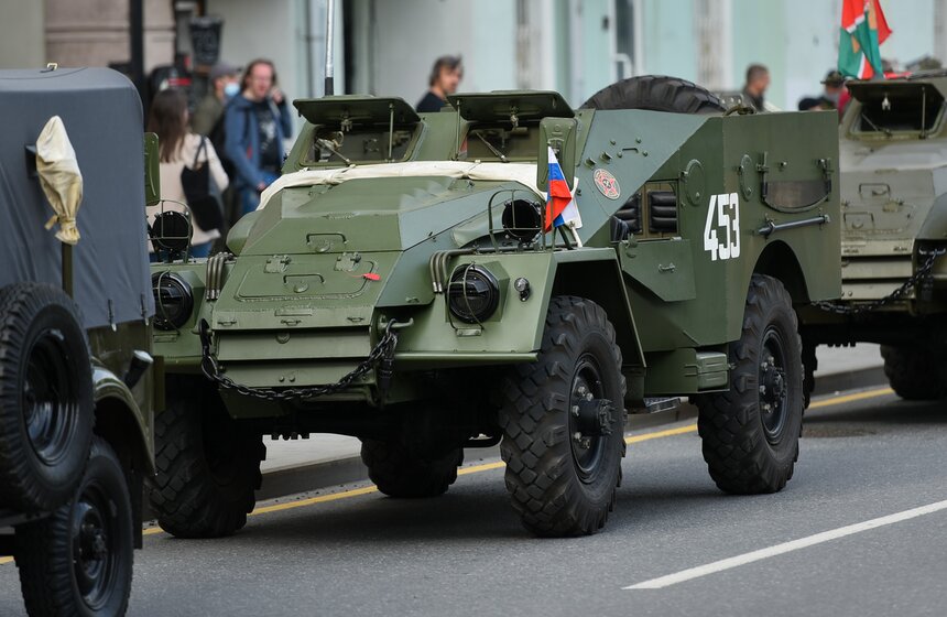 В День пограничника в столице прошел пробег восстановленной бронетехники 11 фото