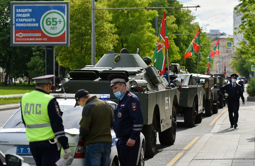 В День пограничника в столице прошел пробег восстановленной бронетехники 3 фото