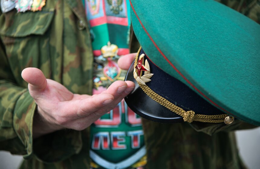 В День пограничника в столице прошел пробег восстановленной бронетехники 14 фото