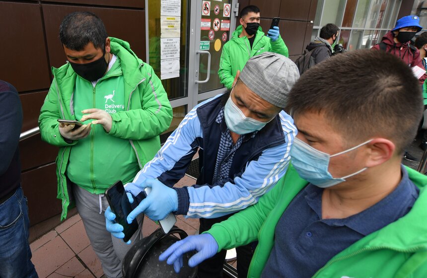 Курьеры службы доставки еды в столице объявили забастовку 15 фото