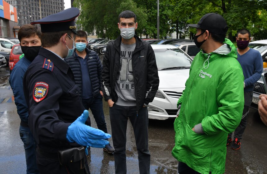 Курьеры службы доставки еды в столице объявили забастовку 7 фото