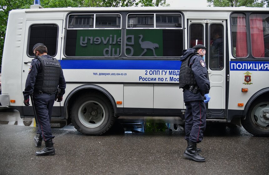 Курьеры службы доставки еды в столице объявили забастовку 10 фото