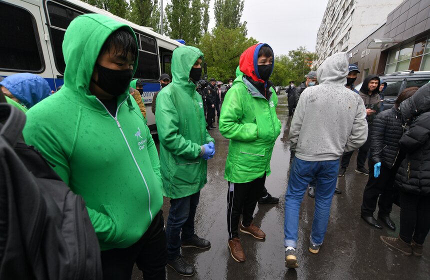 Курьеры службы доставки еды в столице объявили забастовку 2 фото