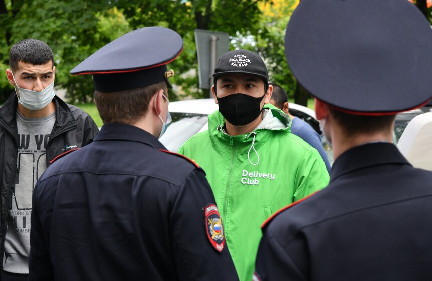 Курьеры службы доставки еды в столице объявили забастовку 6 фото