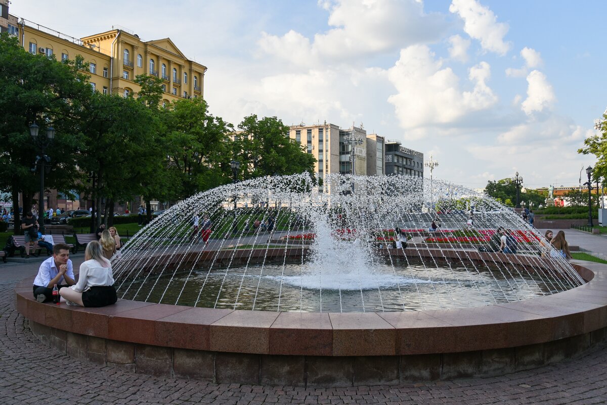 Москва у фонтана