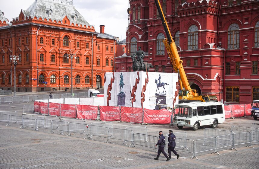 Отреставрированный памятник Жукову установили на Манежной площади 9 фото