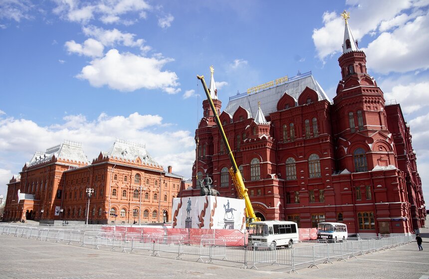 Отреставрированный памятник Жукову установили на Манежной площади 1 фото