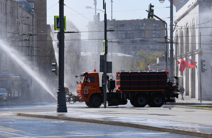 В Москве провели регулярную дезинфекцию городских пространств 21 фото