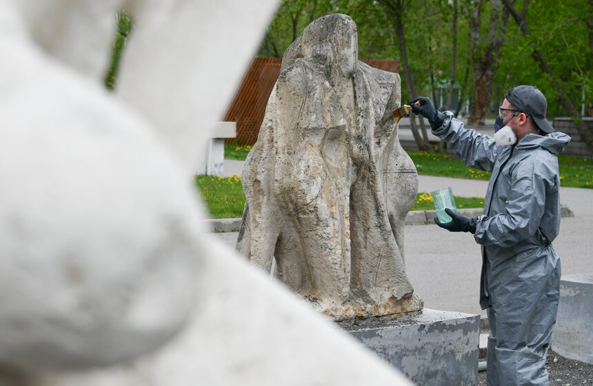 В парке "Музеон" обработали и почистили скульптуры 12 фото