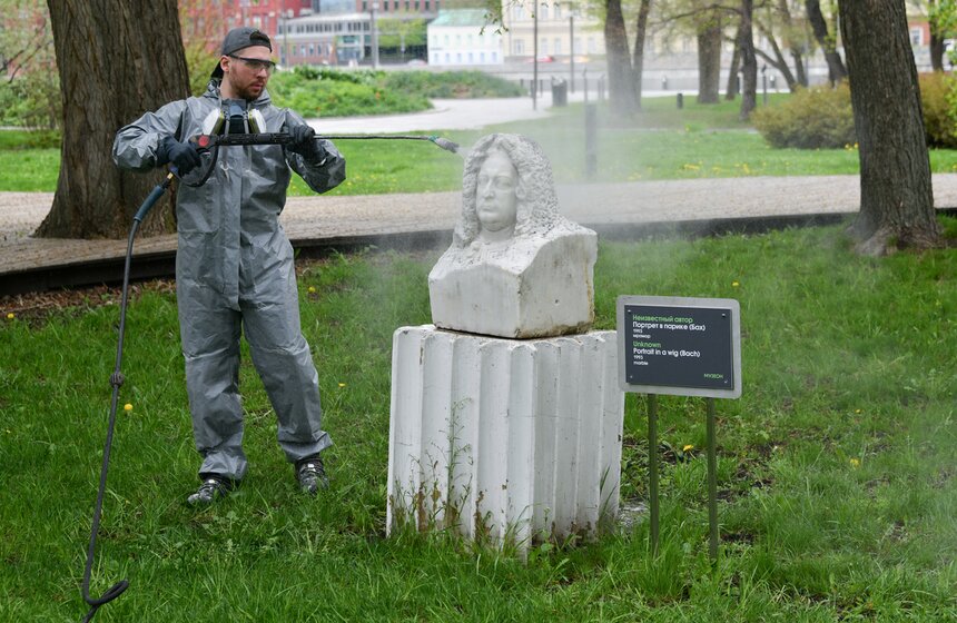 В парке "Музеон" обработали и почистили скульптуры 10 фото