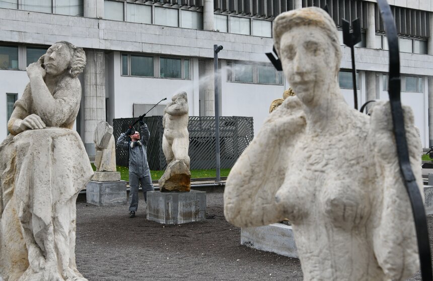 В парке "Музеон" обработали и почистили скульптуры 20 фото