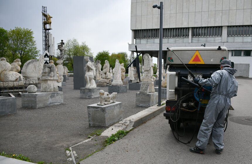 В парке "Музеон" обработали и почистили скульптуры 8 фото