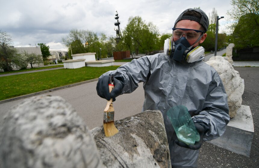 В парке "Музеон" обработали и почистили скульптуры 11 фото