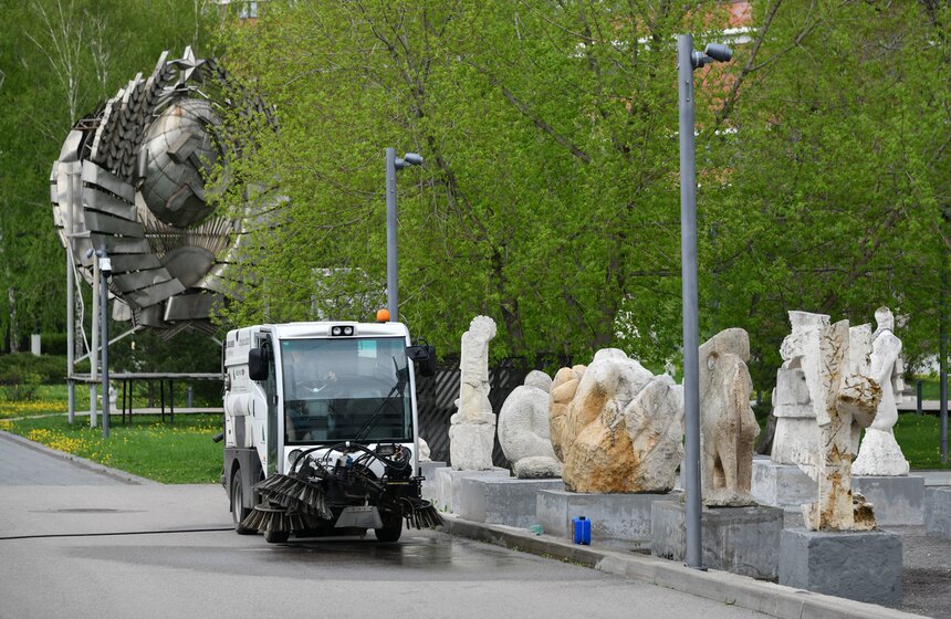 В парке "Музеон" обработали и почистили скульптуры 1 фото