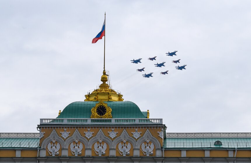 В Москве отрепетировали авиапарад на 9 Мая 15 фото