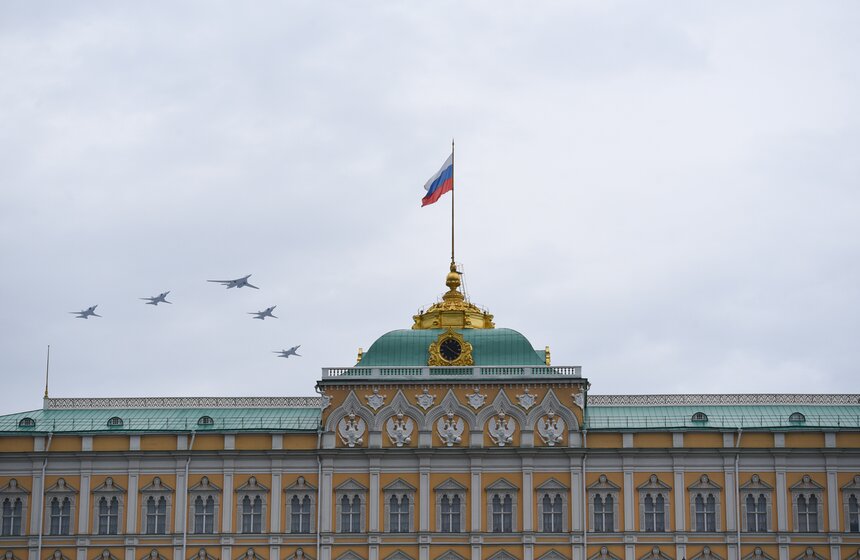 В Москве отрепетировали авиапарад на 9 Мая 10 фото