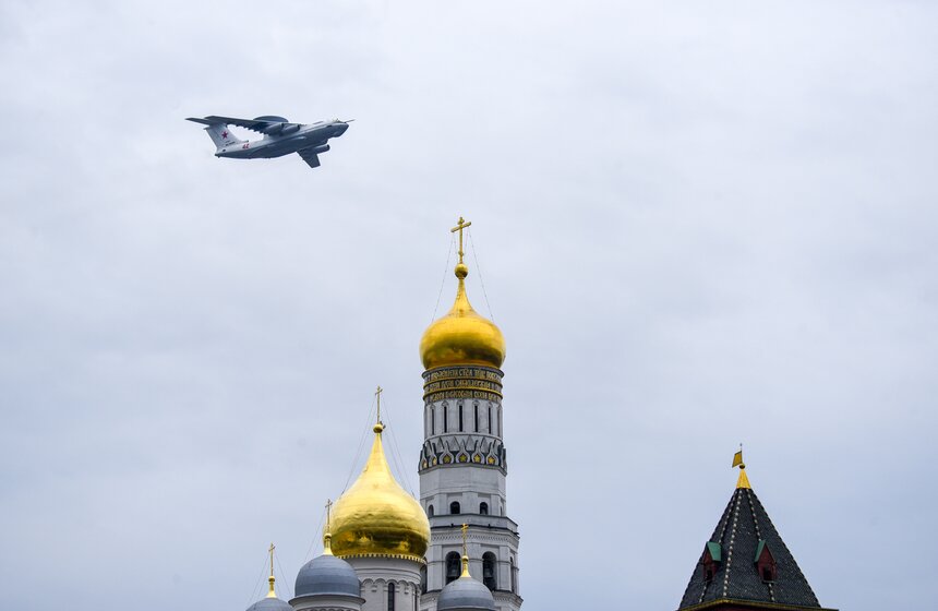 В Москве отрепетировали авиапарад на 9 Мая 7 фото