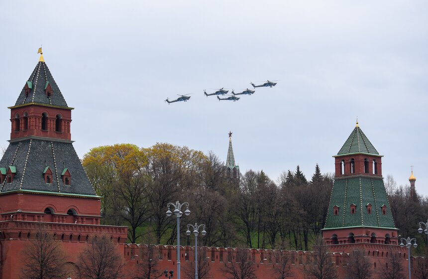 В Москве отрепетировали авиапарад на 9 Мая 5 фото
