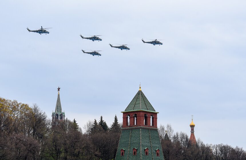В Москве отрепетировали авиапарад на 9 Мая 3 фото