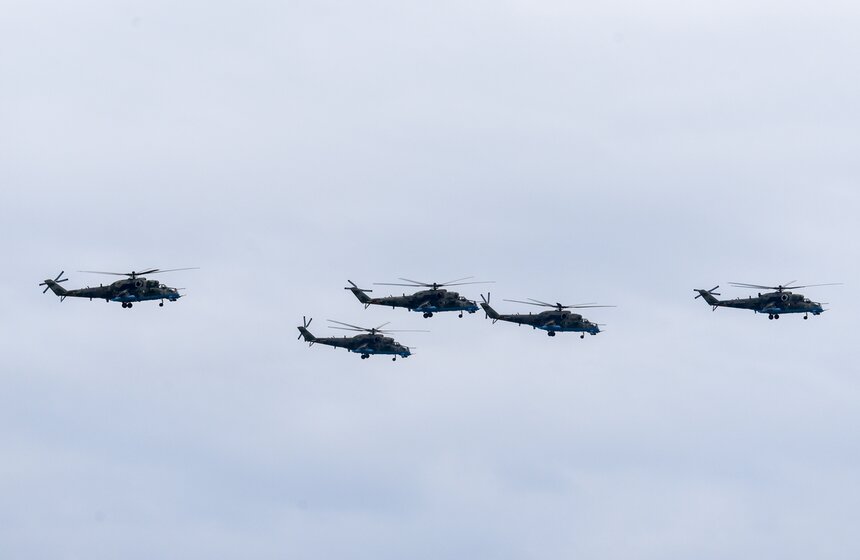 В Москве отрепетировали авиапарад на 9 Мая 4 фото