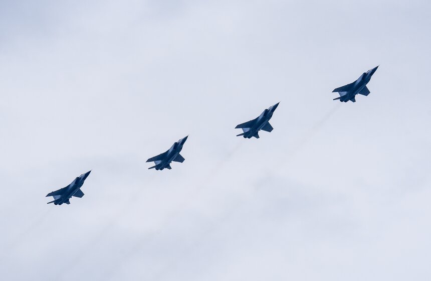 В Москве отрепетировали авиапарад на 9 Мая 9 фото