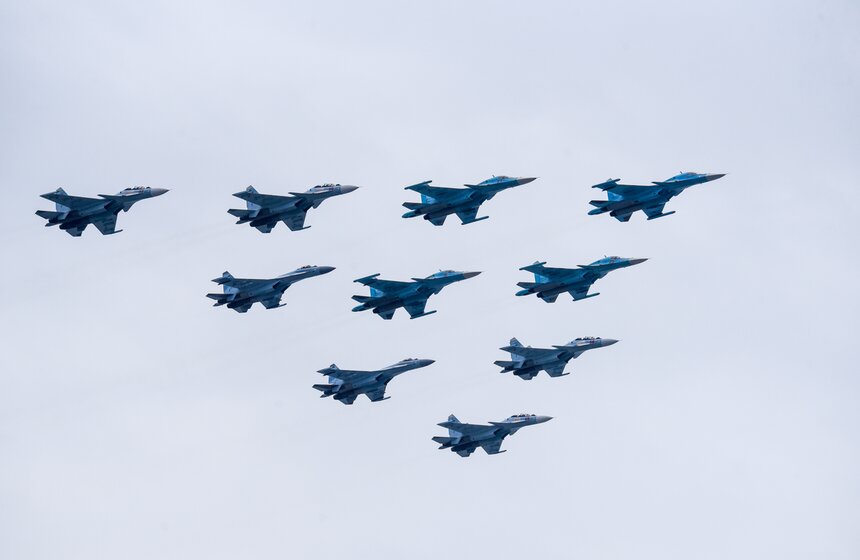 В Москве отрепетировали авиапарад на 9 Мая 12 фото