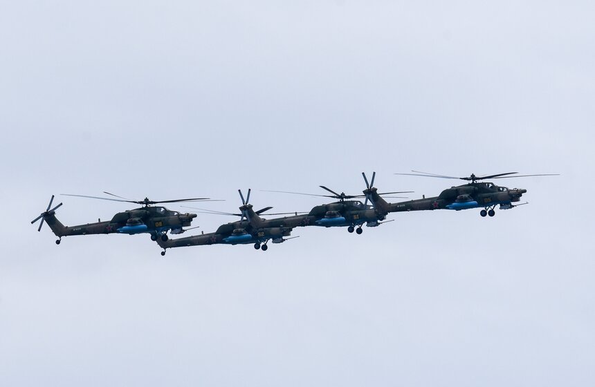 В Москве отрепетировали авиапарад на 9 Мая 6 фото