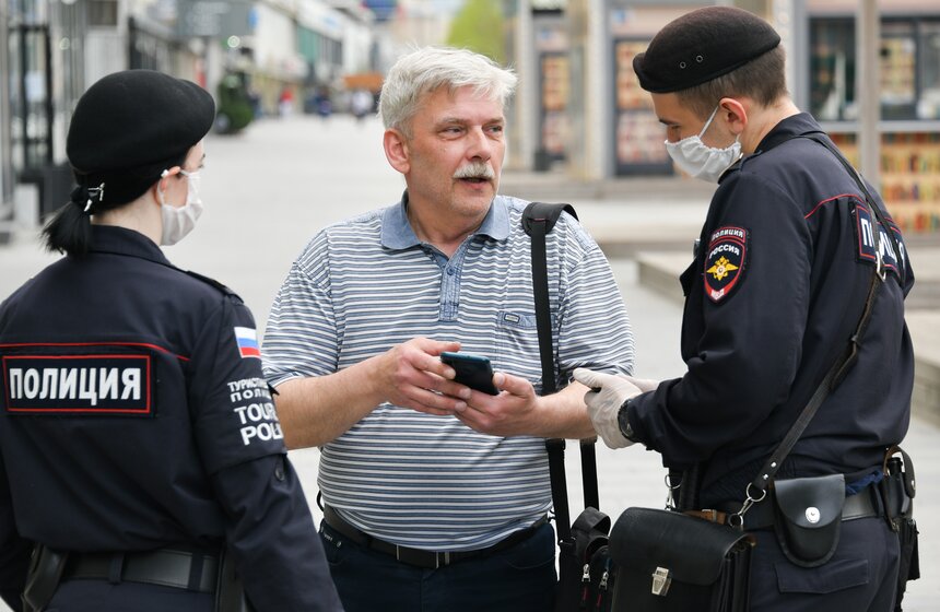 В Москве начал действовать обязательный масочный режим 27 фото