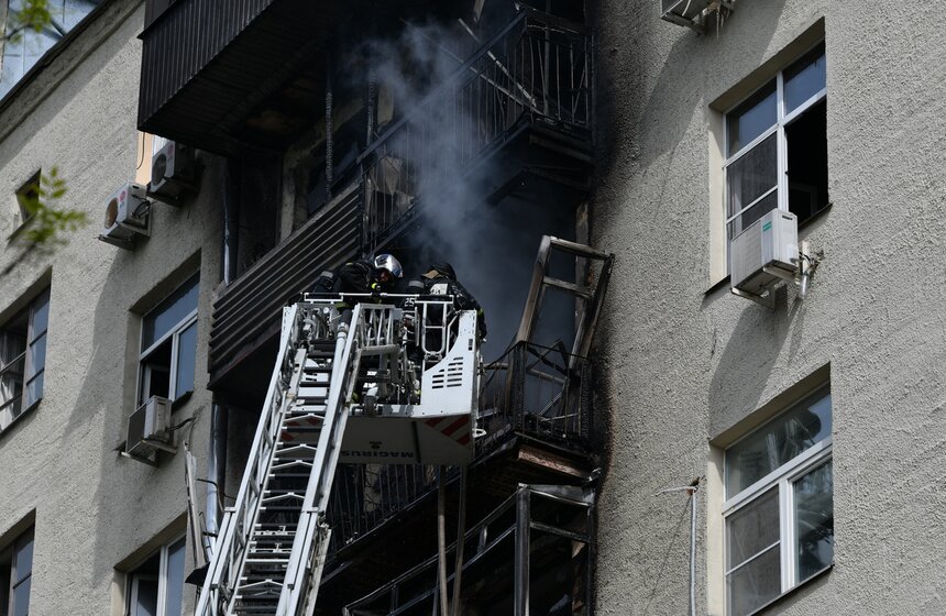 Как происходило тушение пожара в доме на Фрунзенской набережной 11 фото