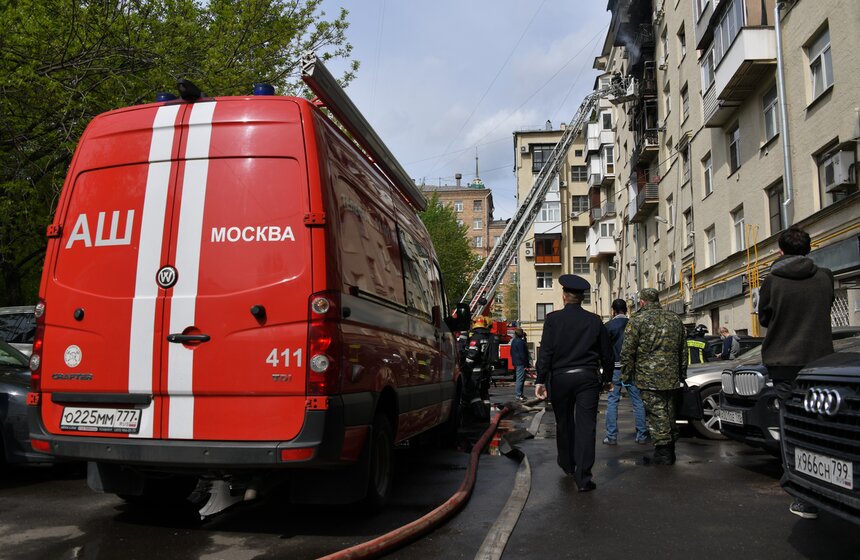 Как происходило тушение пожара в доме на Фрунзенской набережной 15 фото