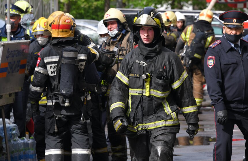 Как происходило тушение пожара в доме на Фрунзенской набережной 17 фото