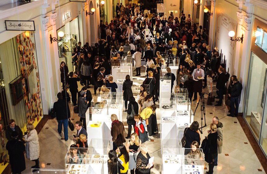 В Петровском пассаже открылась выставка бижутерии 5 фото