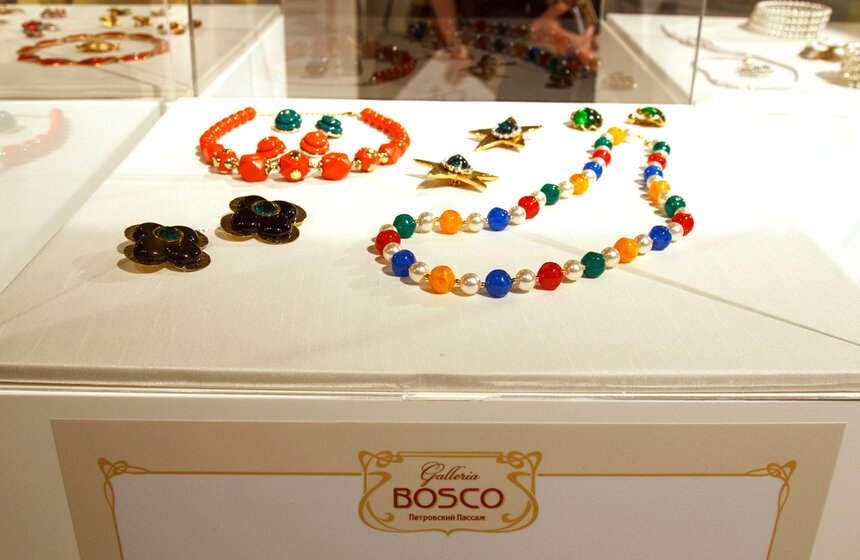 В Петровском пассаже открылась выставка бижутерии 4 фото