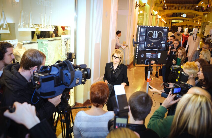 В Петровском пассаже открылась выставка бижутерии 7 фото