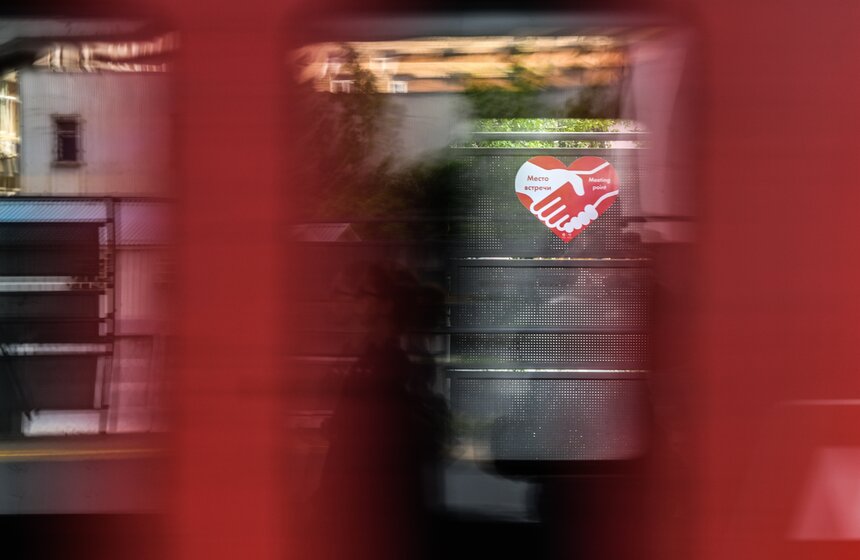 Указатели "Место встречи" разместили на станции Славянский бульвар МЦД-1 12 фото