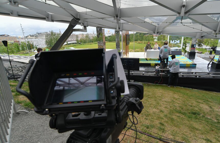 Летняя студия телеканала Москва 24 открылась в парке "Зарядье" 12 фото