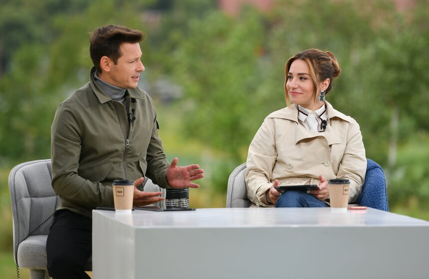 Летняя студия телеканала Москва 24 открылась в парке "Зарядье" 6 фото