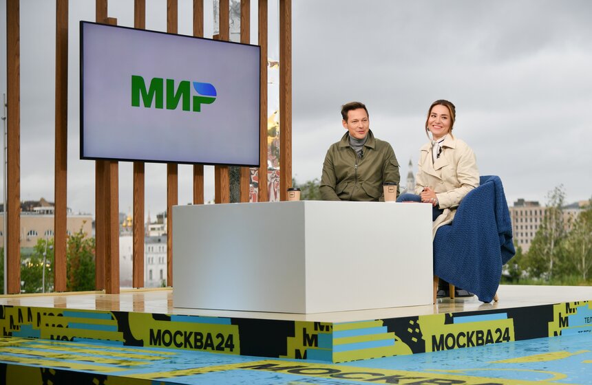 Летняя студия телеканала Москва 24 открылась в парке "Зарядье" 2 фото