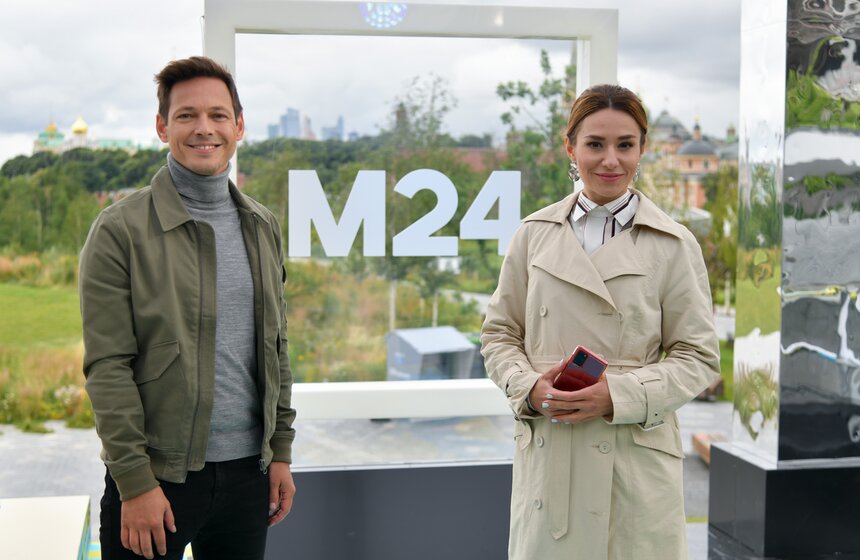 Летняя студия телеканала Москва 24 открылась в парке "Зарядье" 15 фото