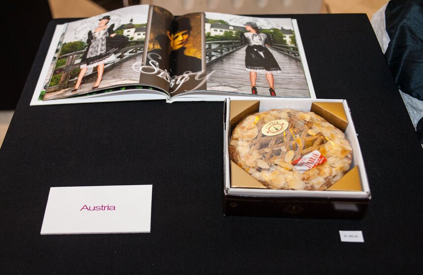 В Москве прошел благотворительный аукцион "Мисс Вселенная-2013" 1 фото