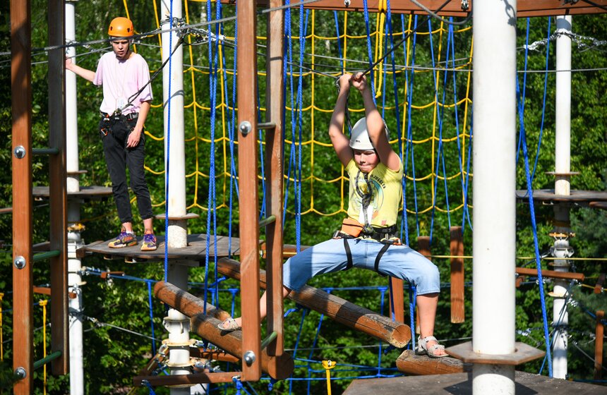 Веревочные городки открылись в восьми парках Москвы 24 фото