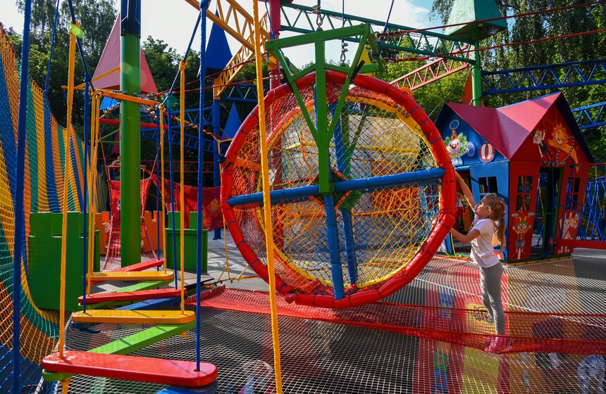 Веревочные городки открылись в восьми парках Москвы 32 фото