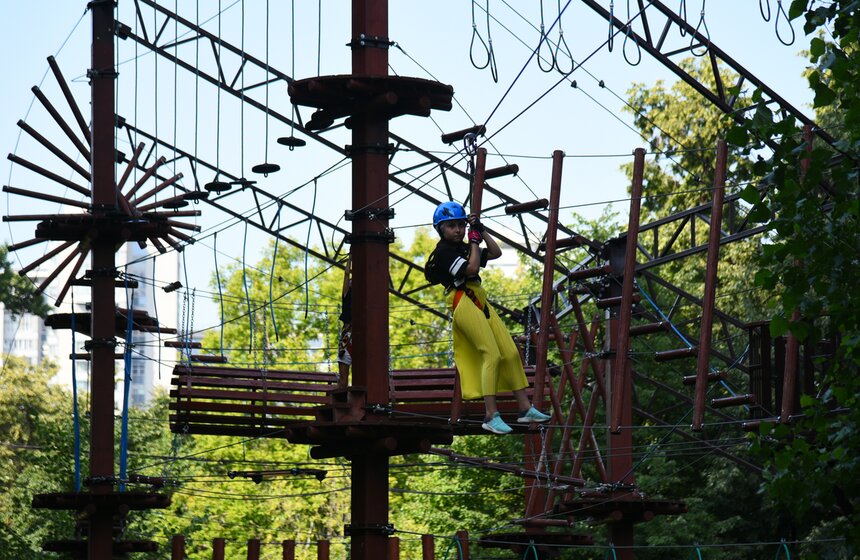 Веревочные городки открылись в восьми парках Москвы 7 фото