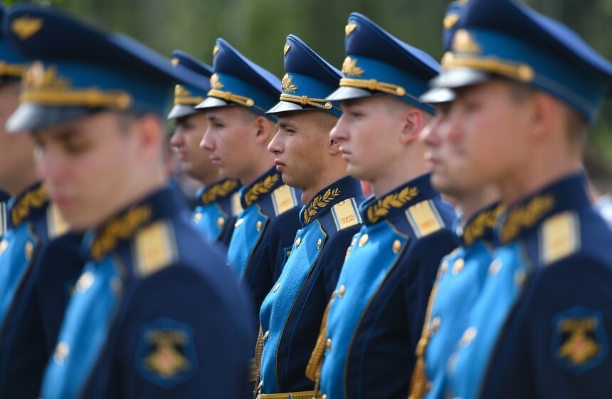 В парке "Патриот" открыли памятник Маргелову и сквер ВДВ "Аллея дяди Васи" 2 фото