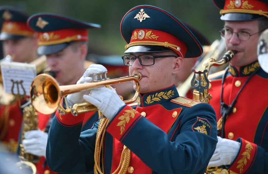 В парке "Патриот" открыли памятник Маргелову и сквер ВДВ "Аллея дяди Васи" 5 фото